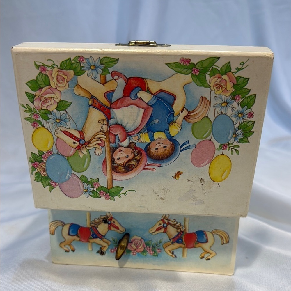 Vintage Dancing Ballerina Jewelry / Music Box with Carousel Design - Picture 5 of 14